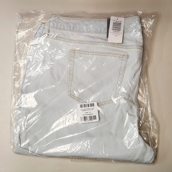 ❤️NWT VINTAGE TORRID SHORTS - BOYFRIEND VINTAGE STRETCH DENIM - HIGH RISE - PLUS - Picture 3 of 14